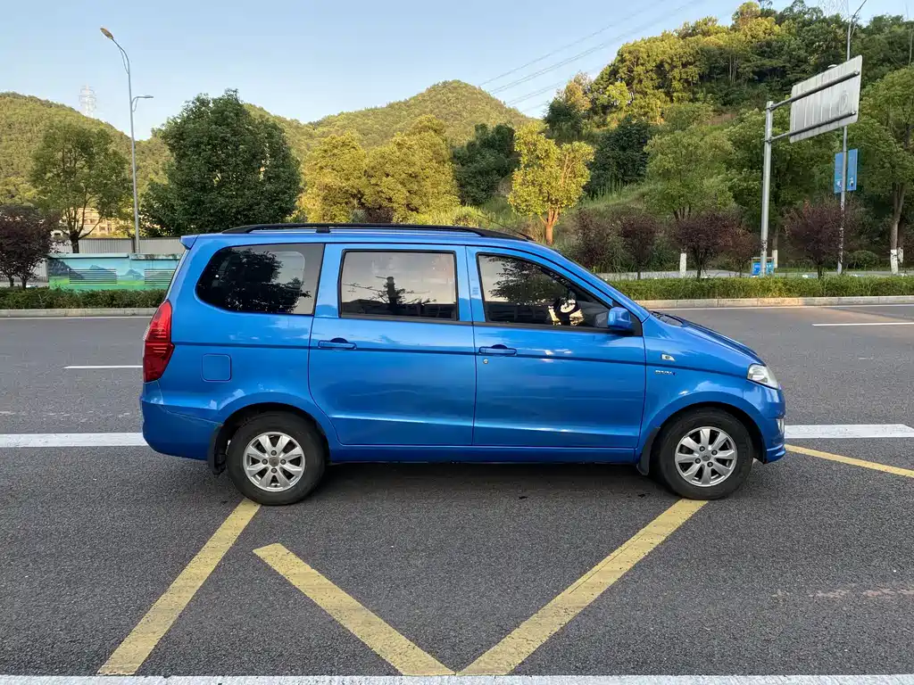 Wuling Hongguang 2014