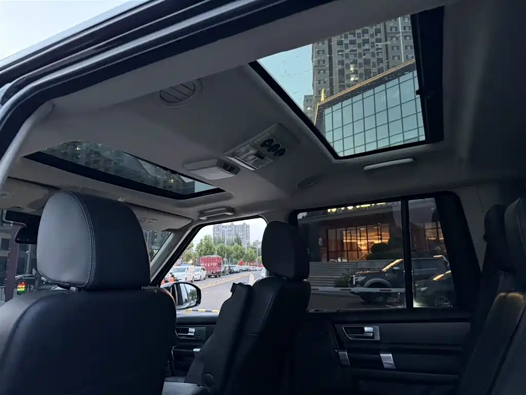 Land Rover Discovery 2017 — фото 14