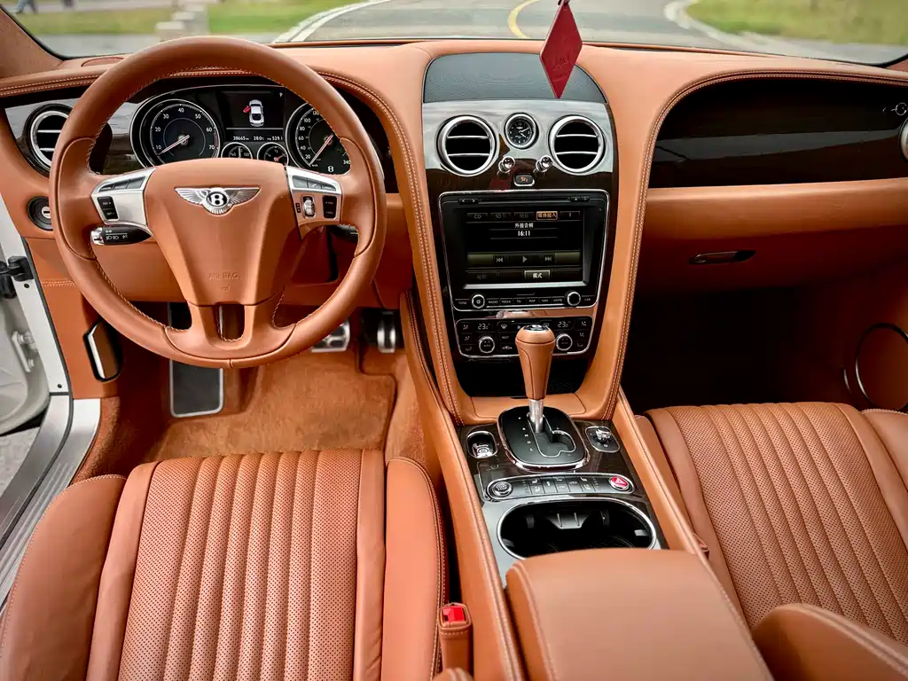 Bentley Continental 2017 — фото 11