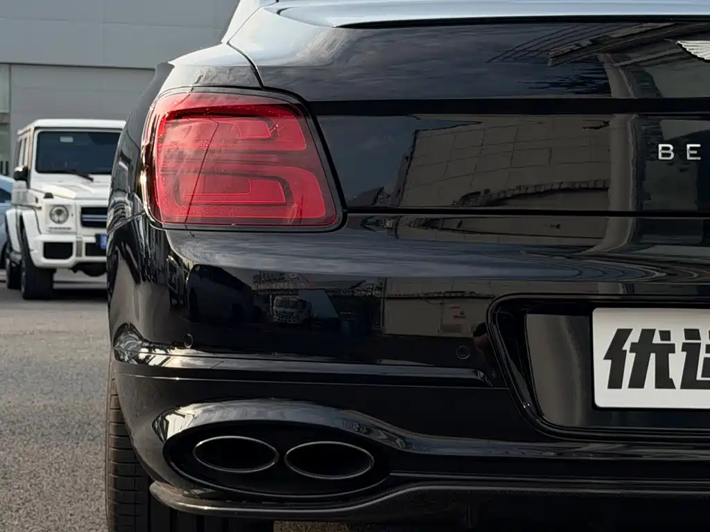 Bentley Flying Spur 2024 — фото 13