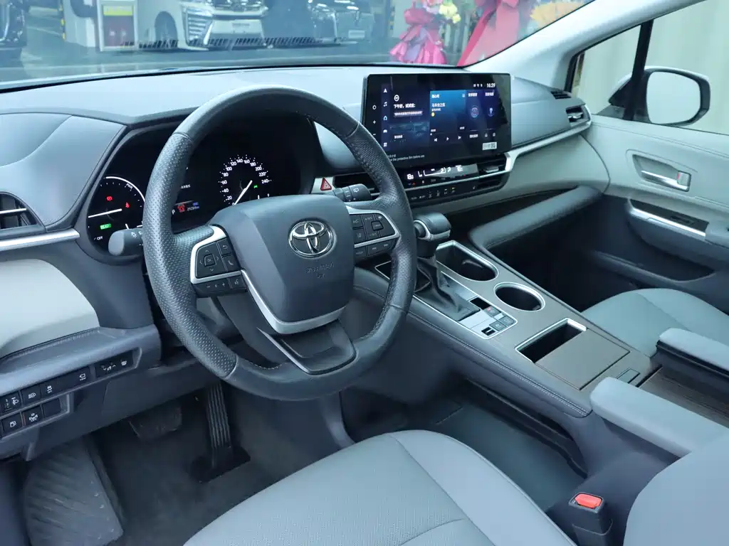 Toyota Granvia 2023