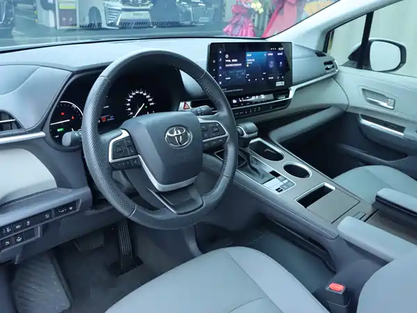Toyota Granvia 2023