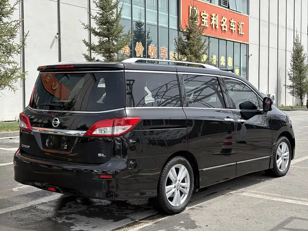 Nissan Quest 2013