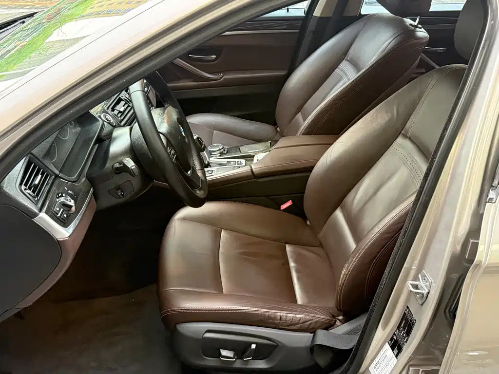 BMW 5 Series 2016 — фото 11