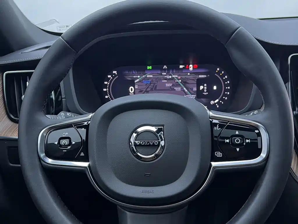 Volvo XC60 2023 — фото 16
