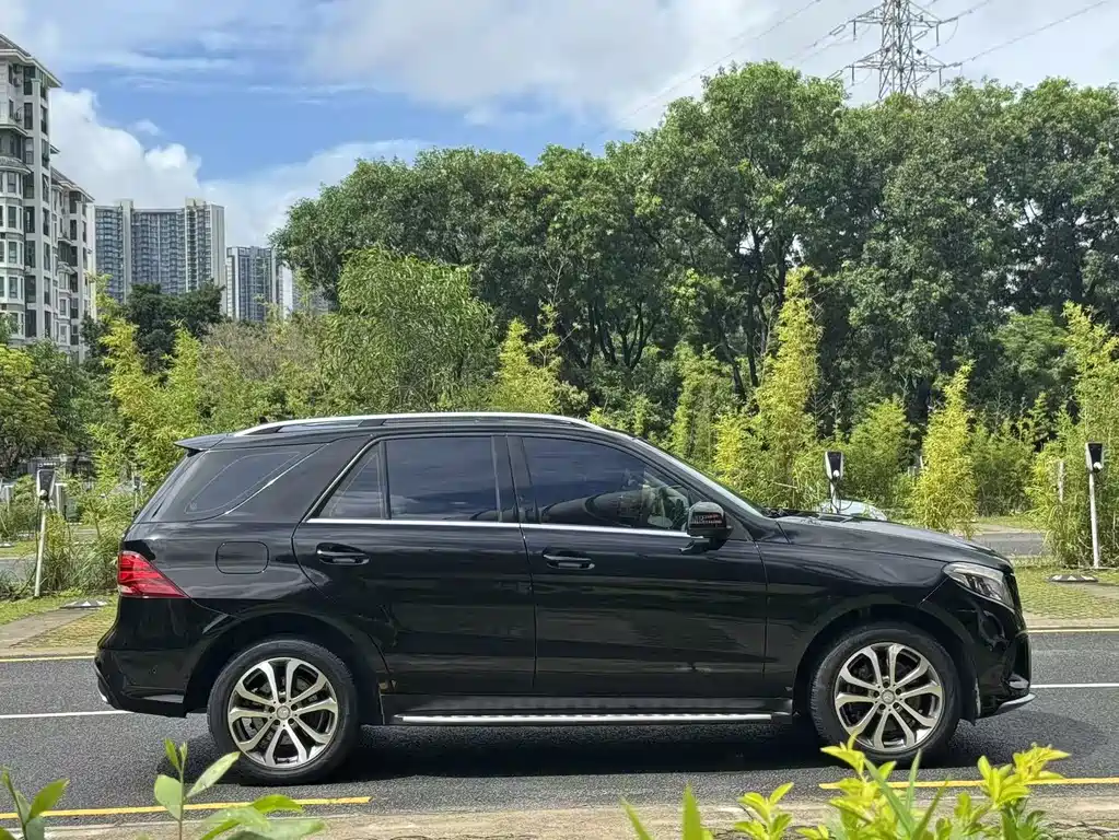 Mercedes-Benz GLE 2017 — фото 10