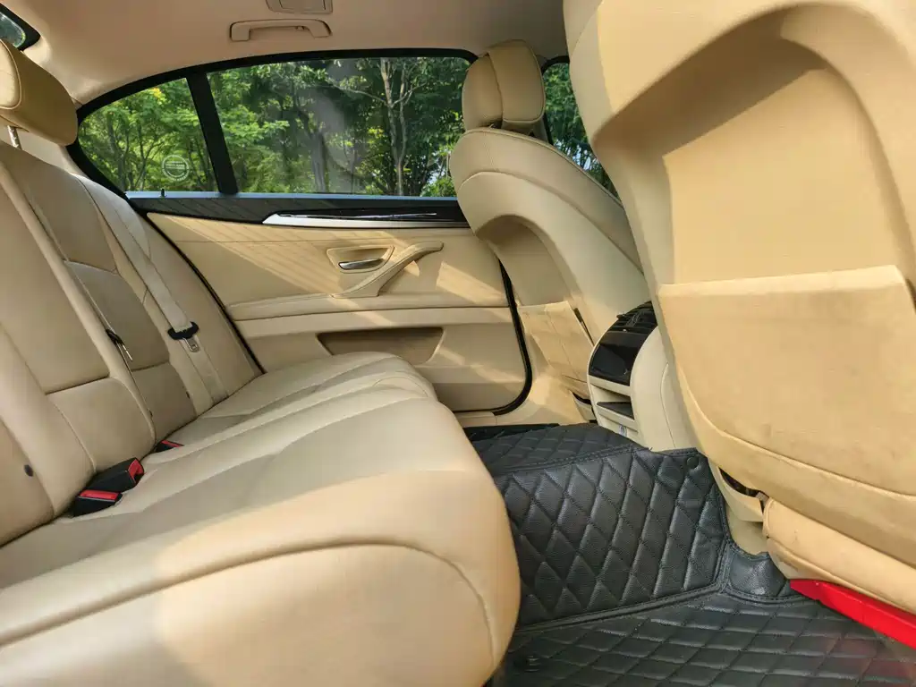 BMW 5 Series 2012 — фото 16