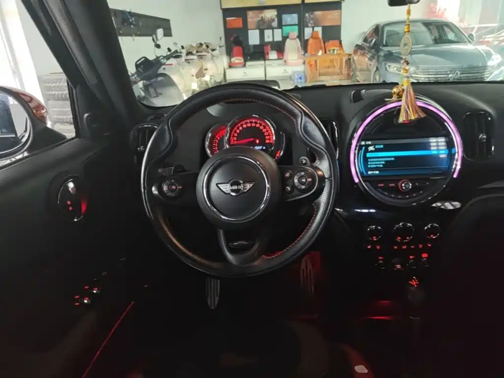 MINI JCW COUNTRYMAN 2017 — фото 11