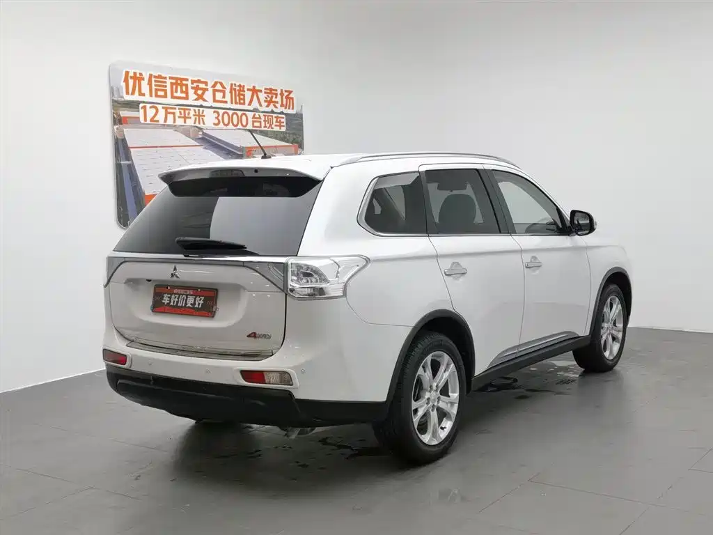 Mitsubishi Outlander 2015 — фото 2