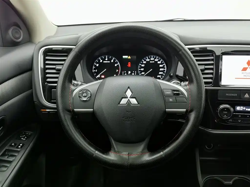 Mitsubishi Outlander 2015 — фото 11