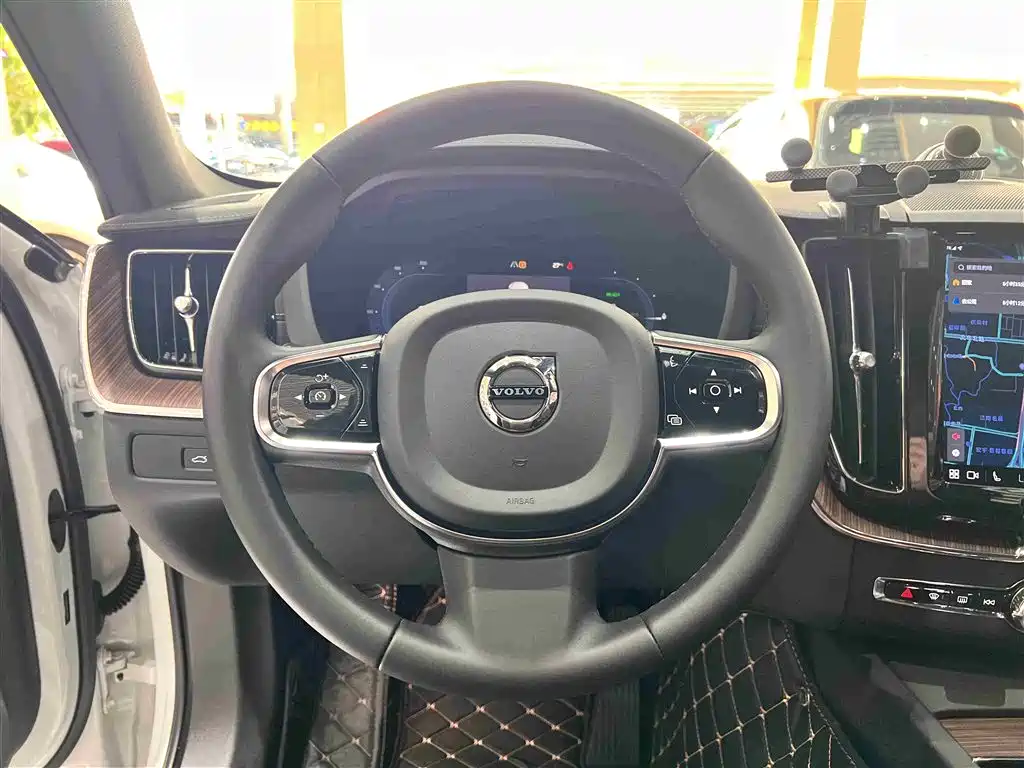 Volvo XC60 PHEV 2023 — фото 14