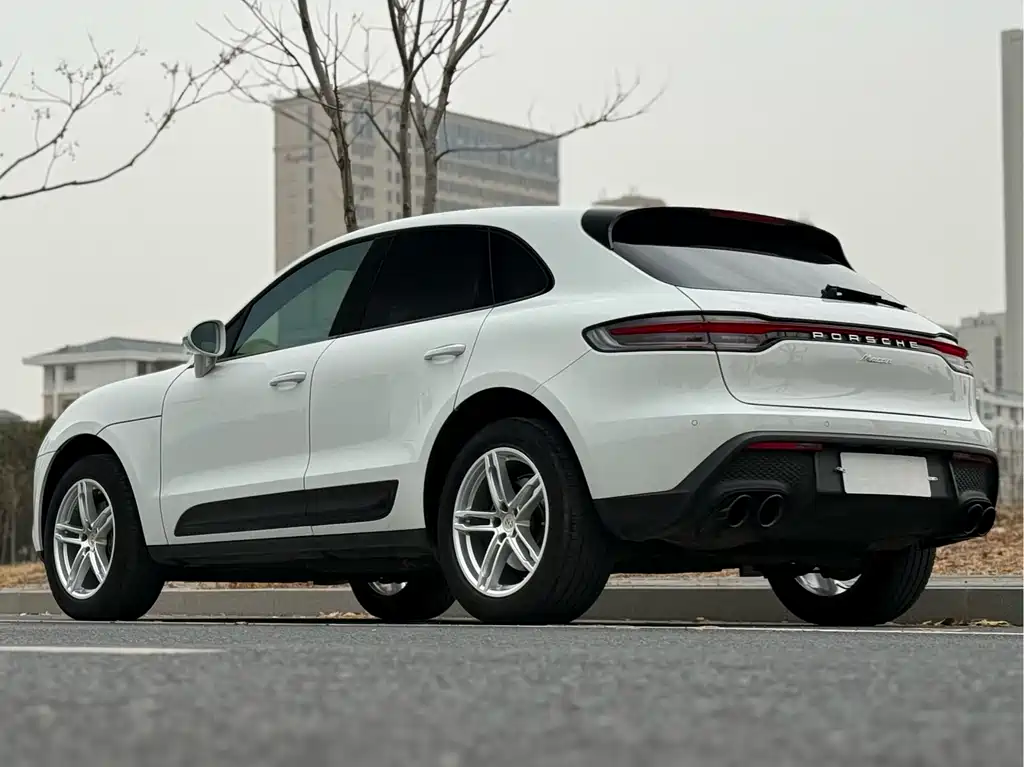 Porsche Macan 2023 — фото 16