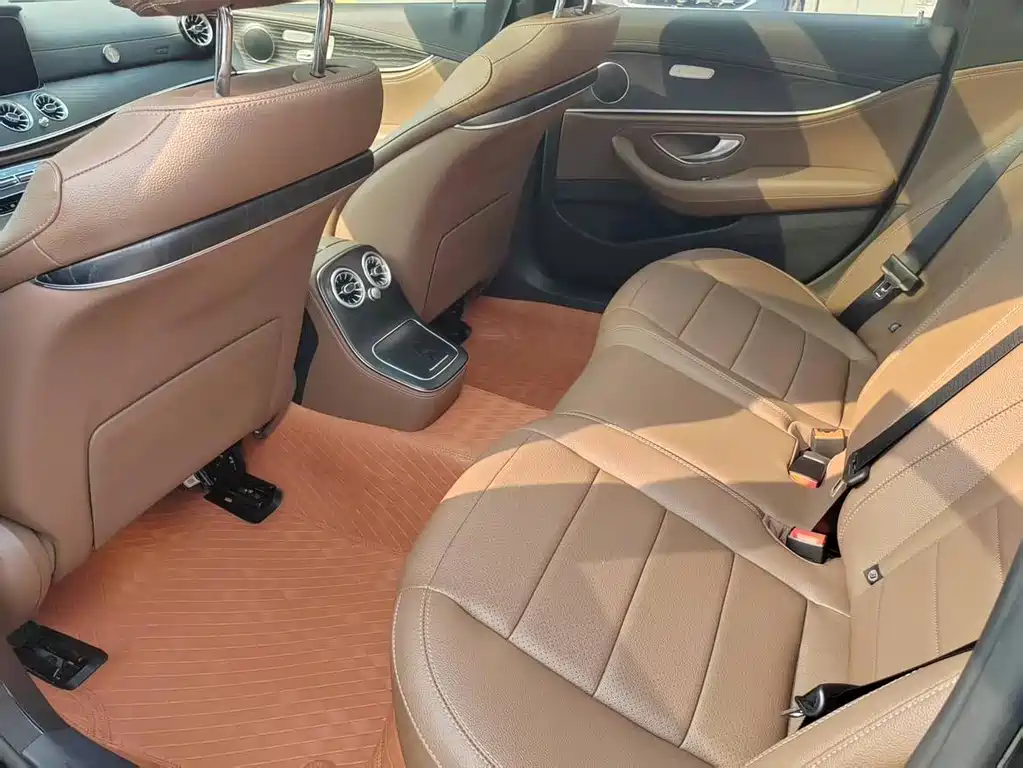 Mercedes-Benz E-Class 2023 — фото 12