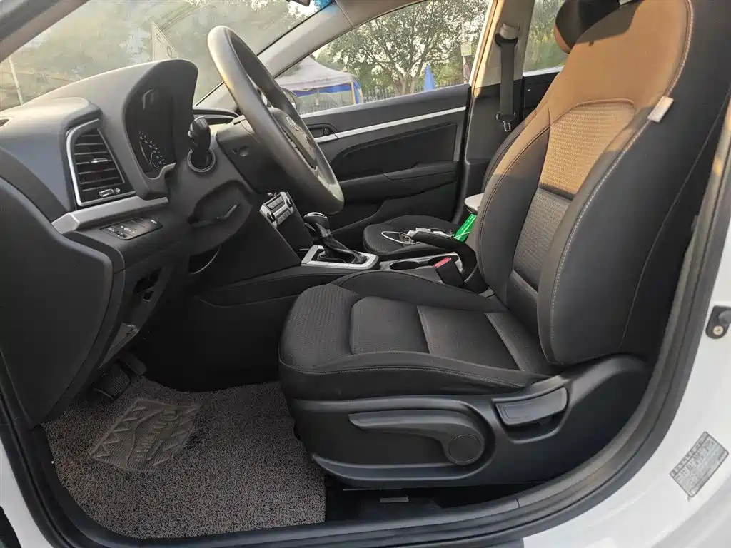 Hyundai Elantra 2019 — фото 12