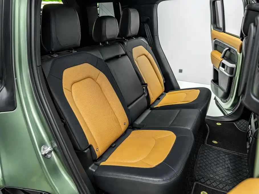 Land Rover Defender 2023 — фото 23