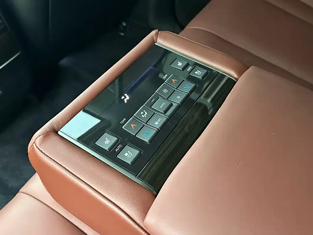 Lexus LX 2017 — фото 21