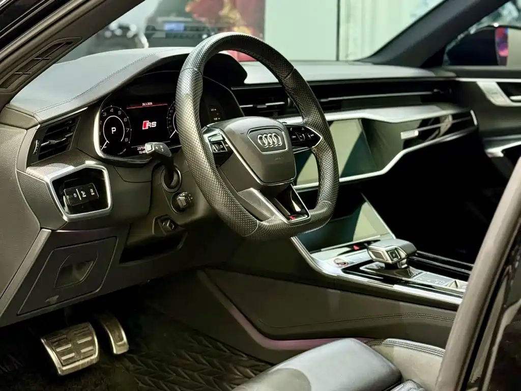 Audi RS 6 2025 — фото 24