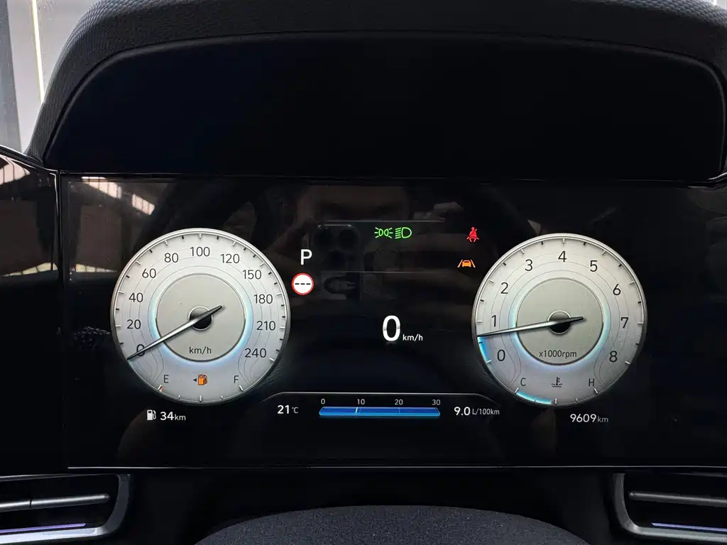 Hyundai Elantra 2023 — фото 12