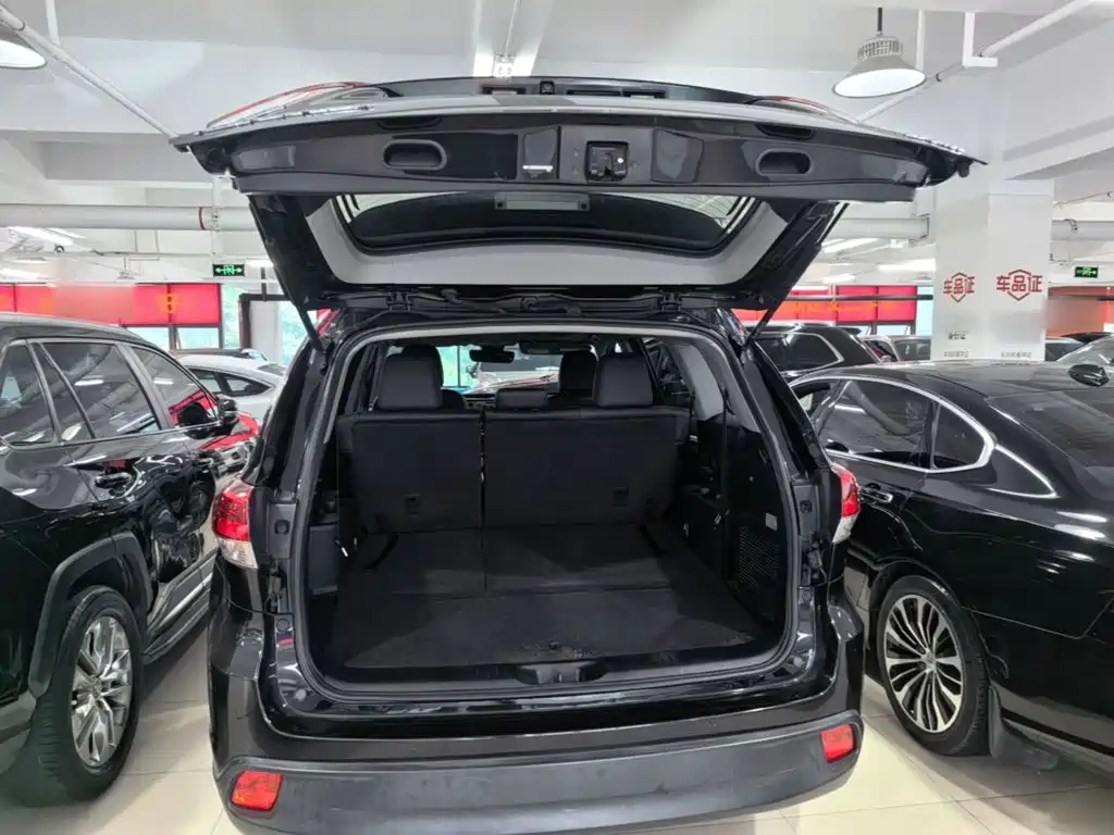 Toyota Highlander 2018 — фото 19