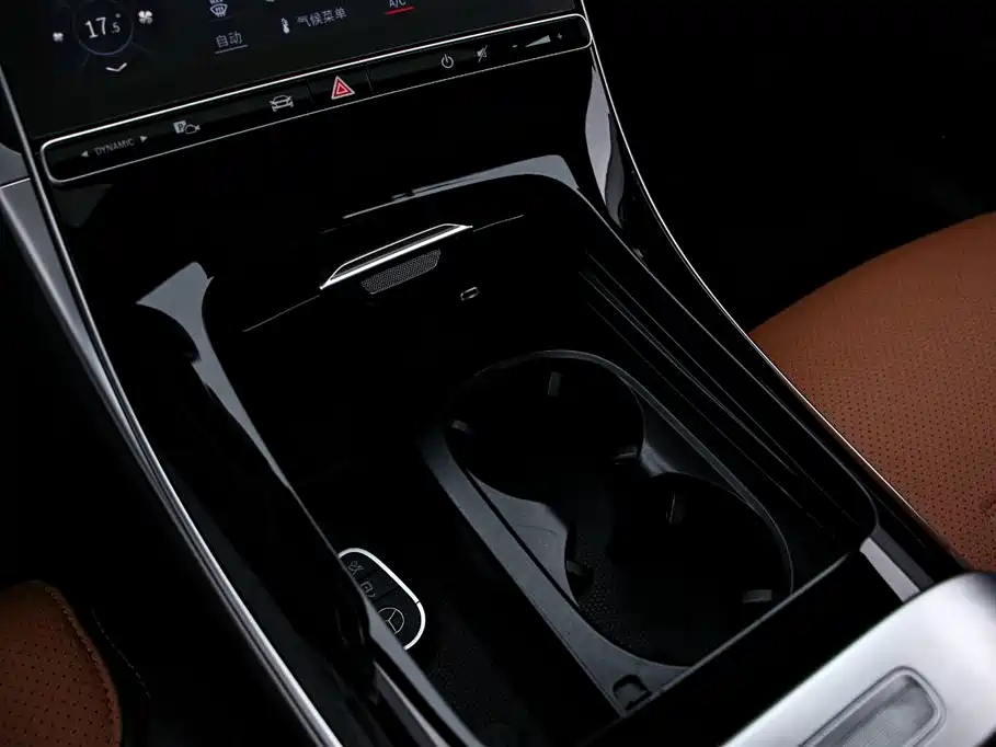 Mercedes-Benz C-Class 2023 — фото 9
