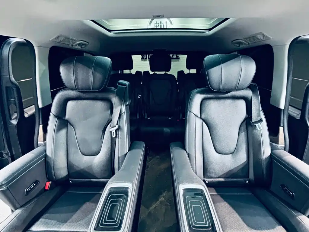Mercedes-Benz V-Class 2022 — фото 7