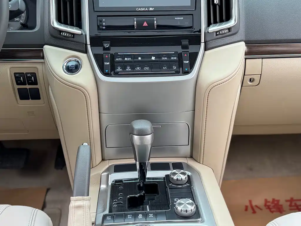 Toyota Land Cruiser 2019 — фото 9