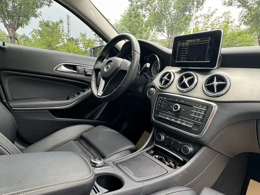 Mercedes-Benz GLA 2016 — фото 13