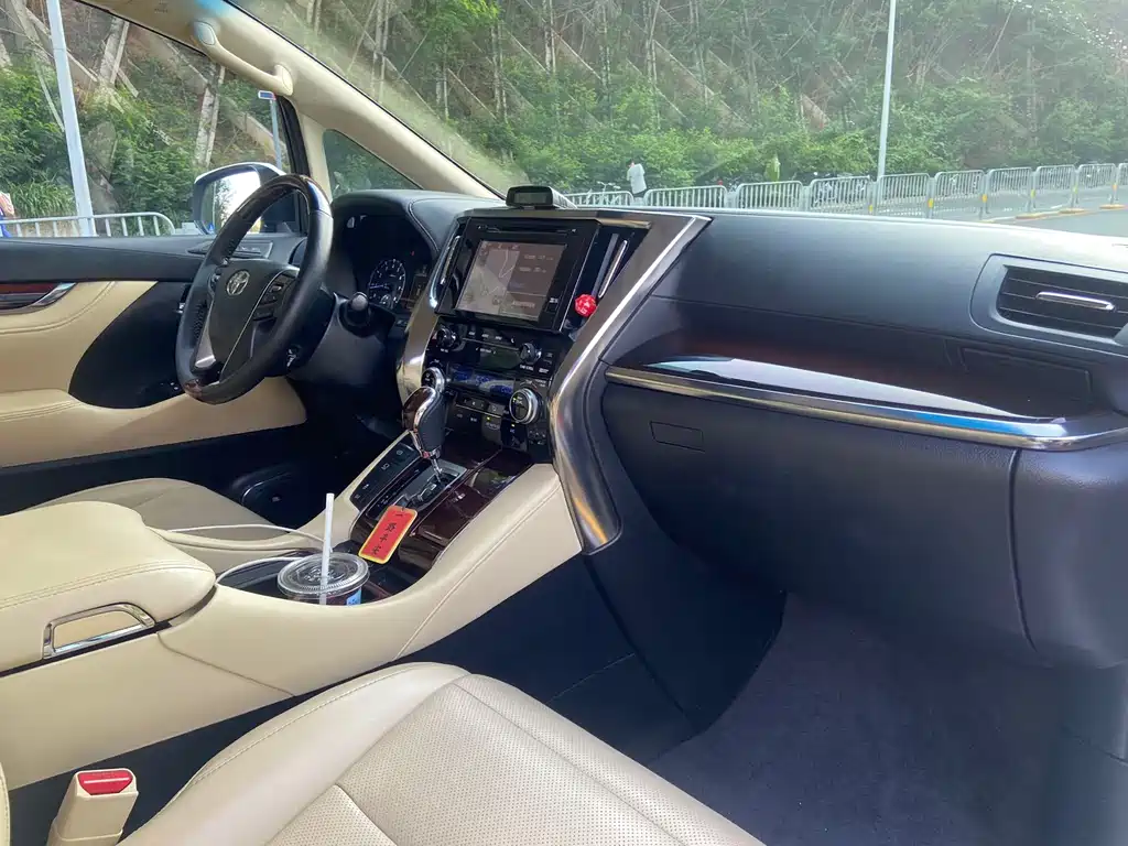 Toyota Alphard 2016 — фото 13