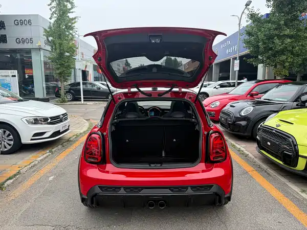 MINI MINI 2024