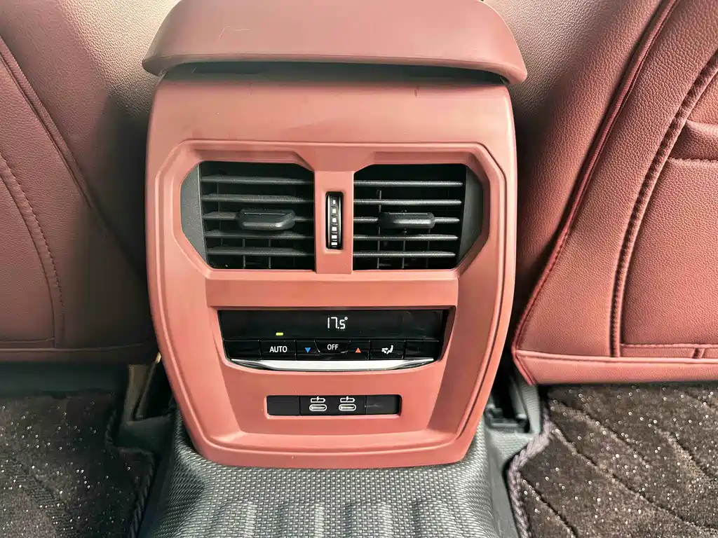 BMW 3 Series 2025 — фото 13