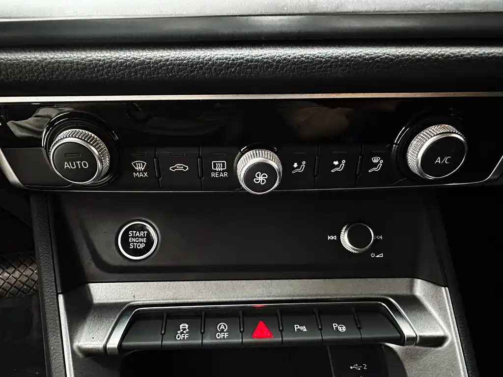 Audi Q3 2022 — фото 16