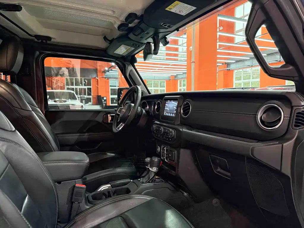 Jeep Wrangler 2021 — фото 15