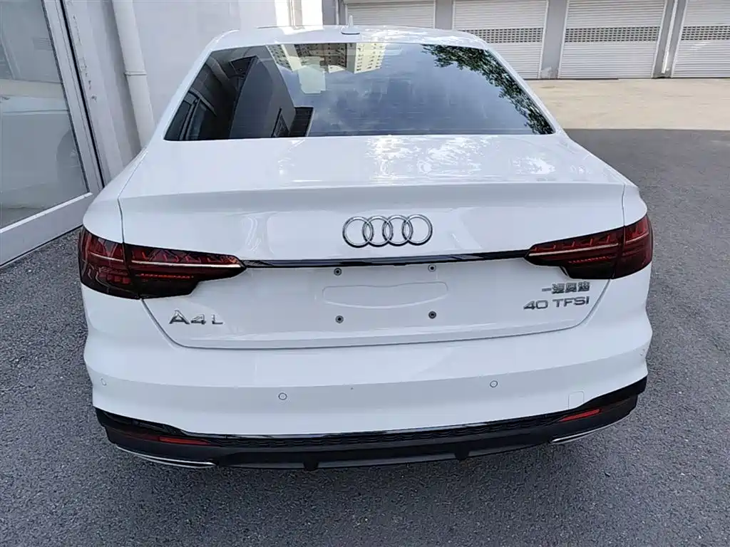 Audi A4L 2023 — фото 6