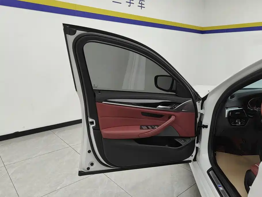 BMW 5 Series 2023