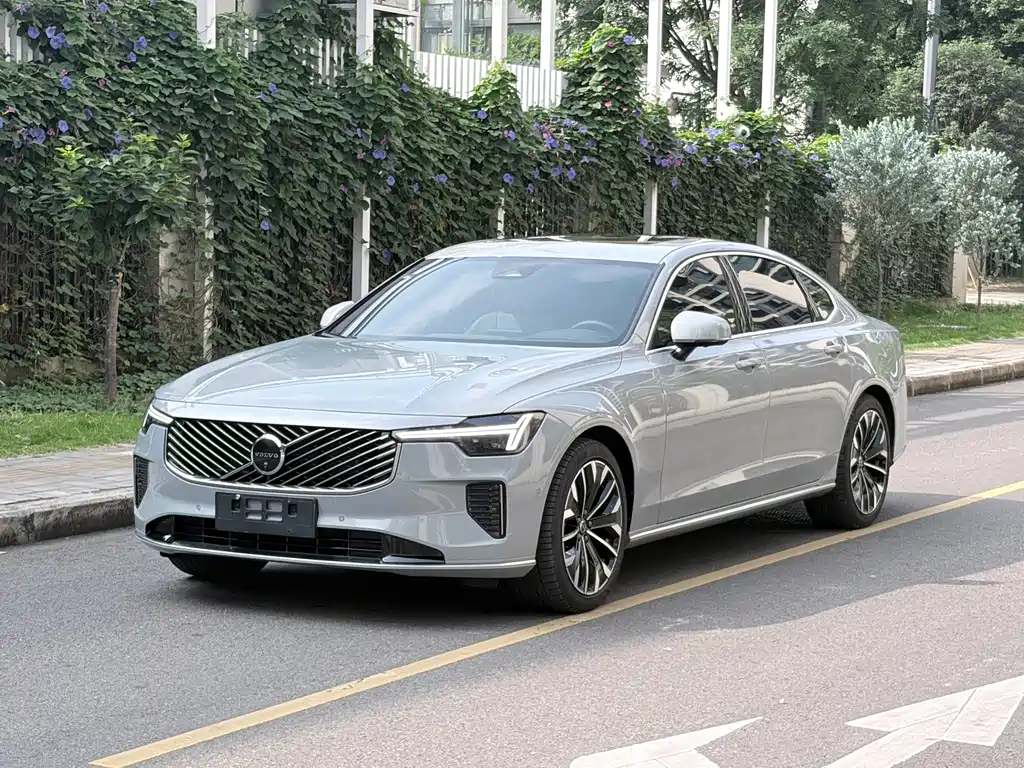Volvo S90 2025