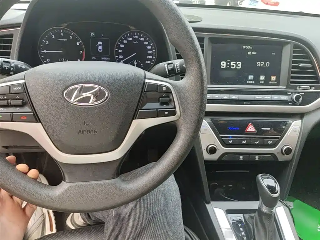 Hyundai Elantra 2018 — фото 10