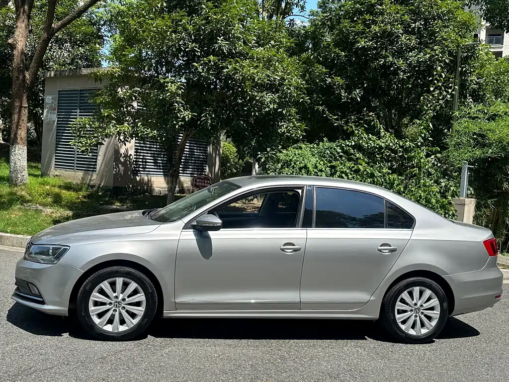 Volkswagen Sagitar 2016