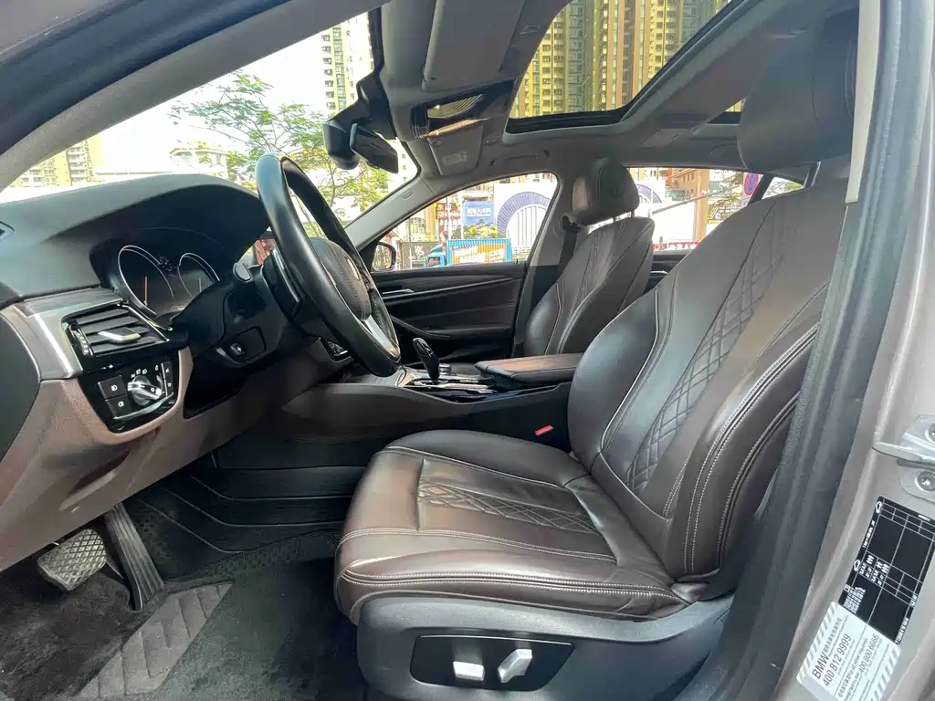 BMW 5 Series 2018 — фото 12