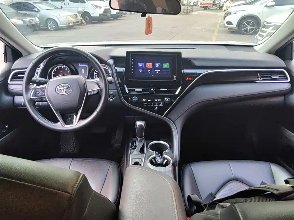 Toyota Camry 2022 — фото 10