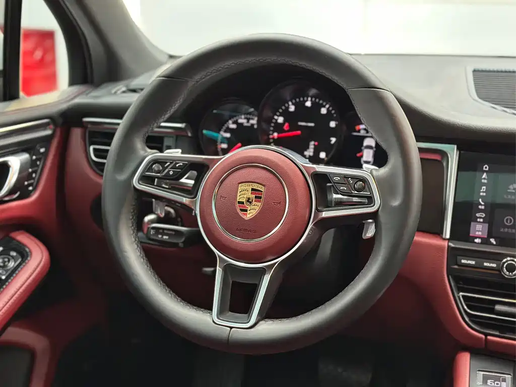 Porsche Macan 2020 — фото 14