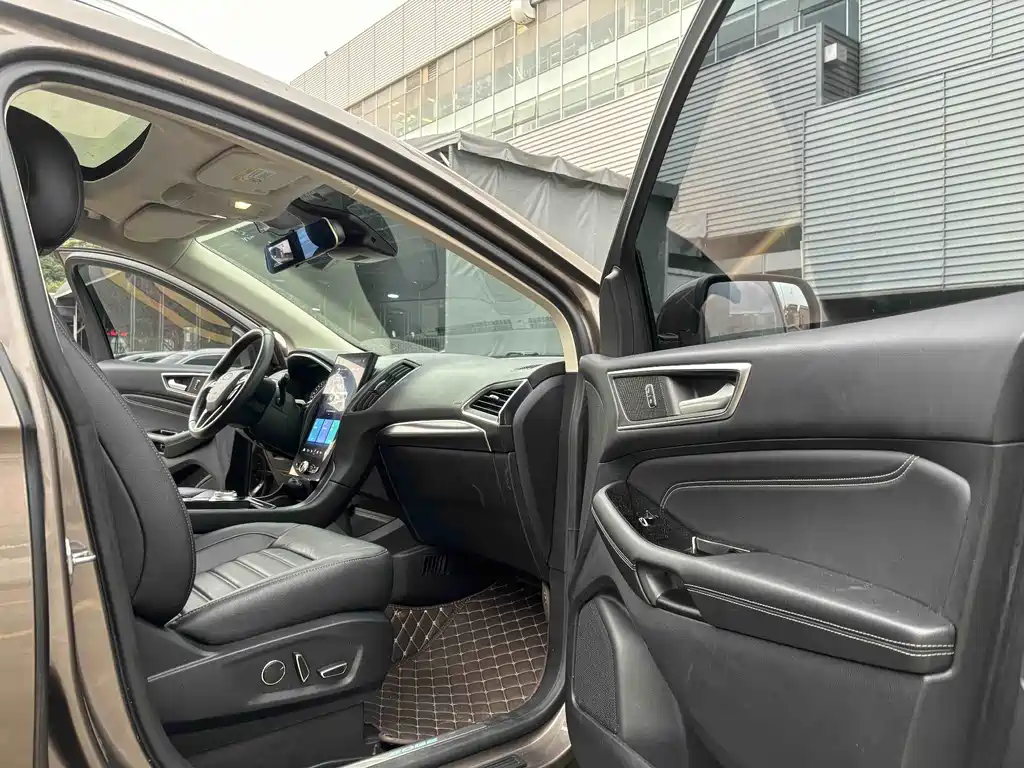 Ford Edge 2020 — фото 13