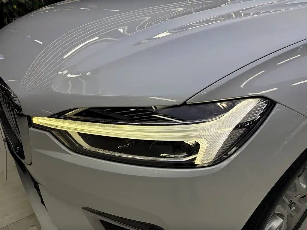 Volvo XC60 2020 — фото 14