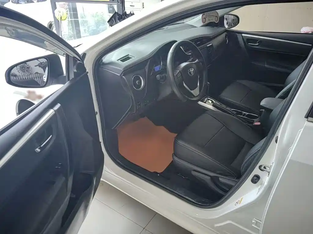 Toyota Corolla 2018 — фото 18