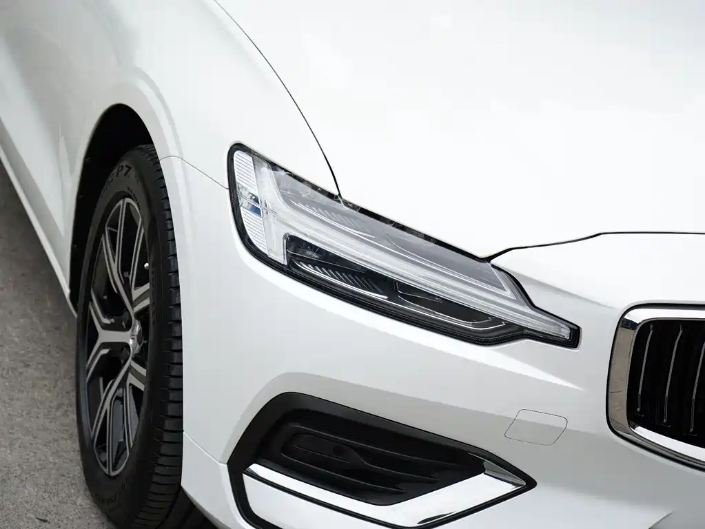 Volvo S60 2025 — фото 8
