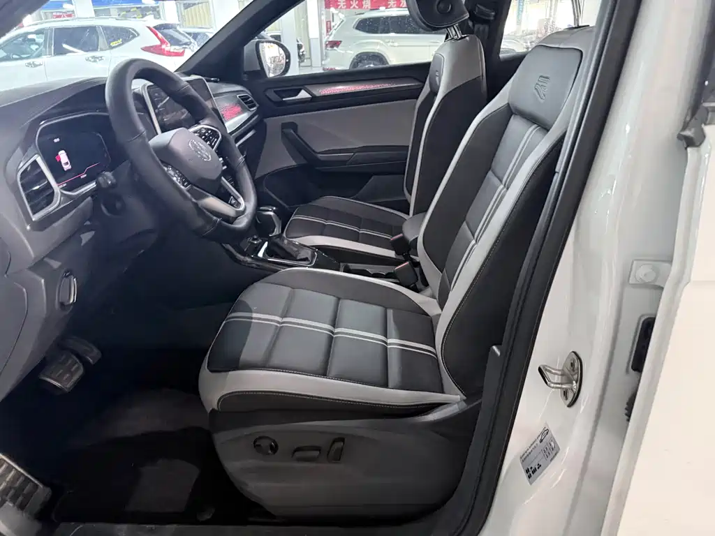 Volkswagen T-Roc 2023 — фото 8