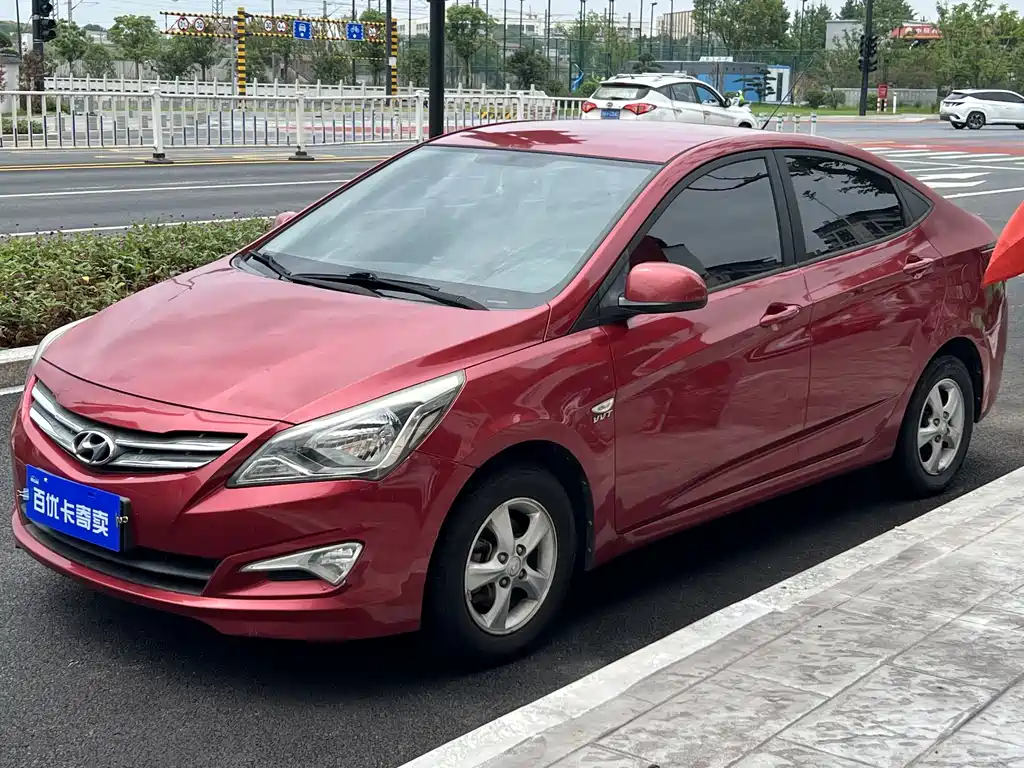 Hyundai Accent 2015 — фото 1