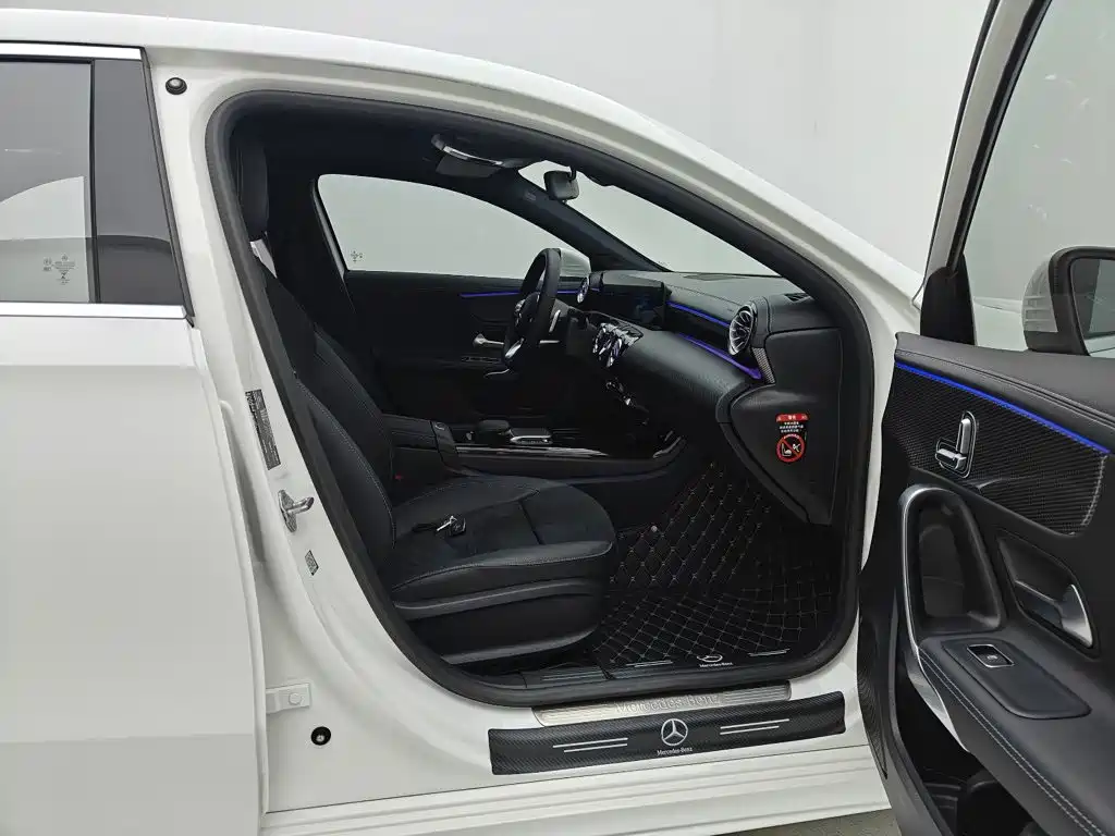 Mercedes-Benz A-Class 2023 — фото 17