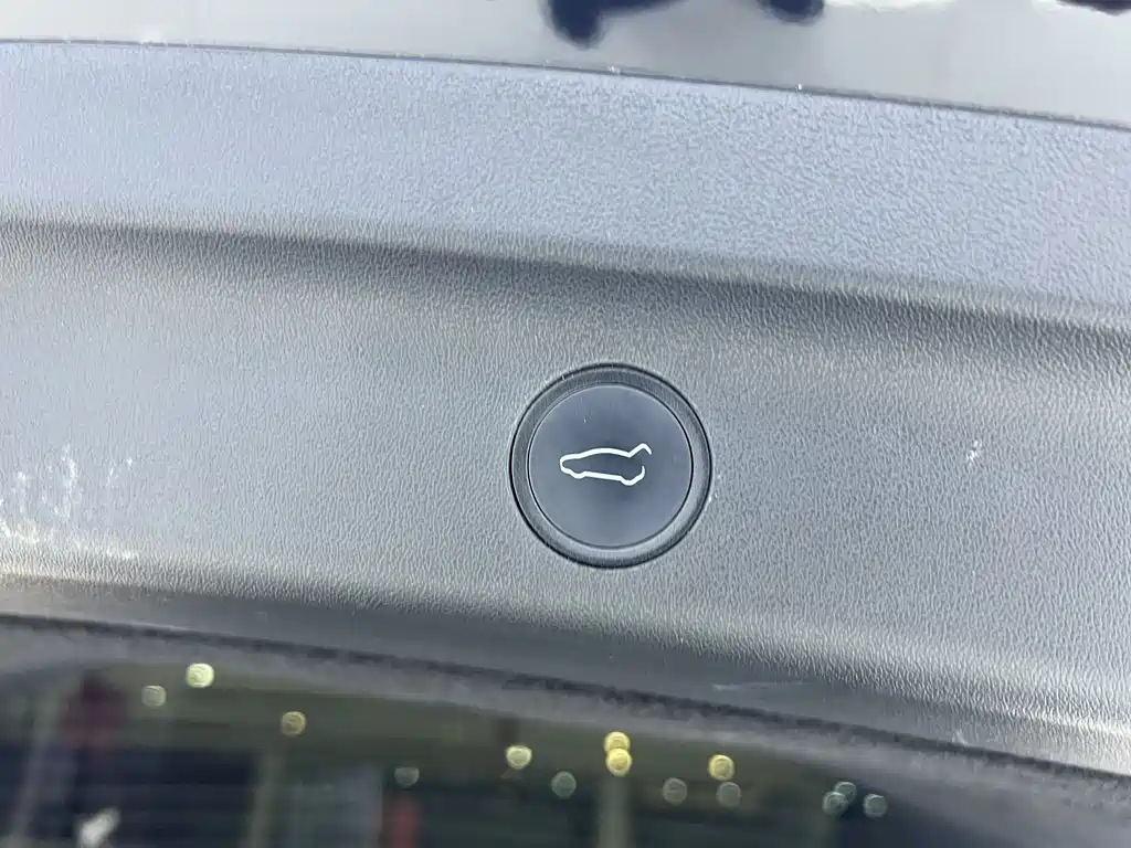 Tesla Model Y 2023 — фото 15