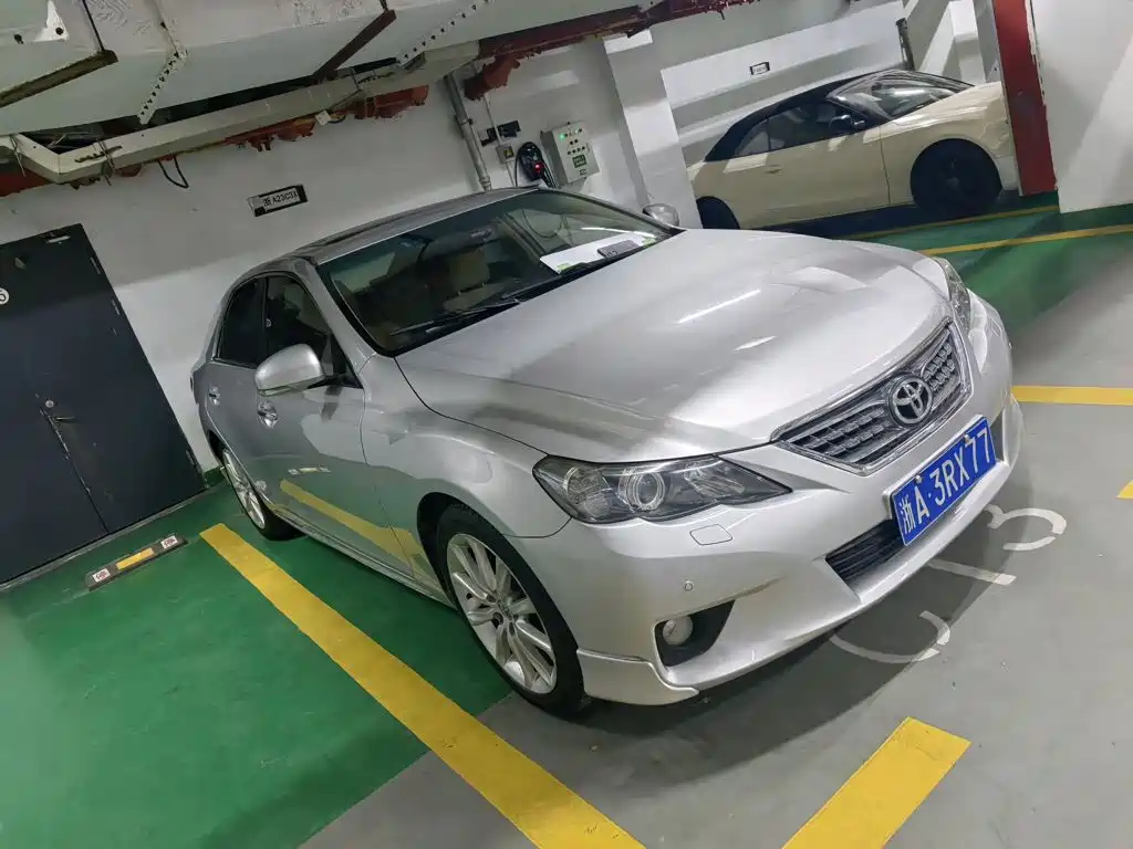 Toyota Reiz 2010
