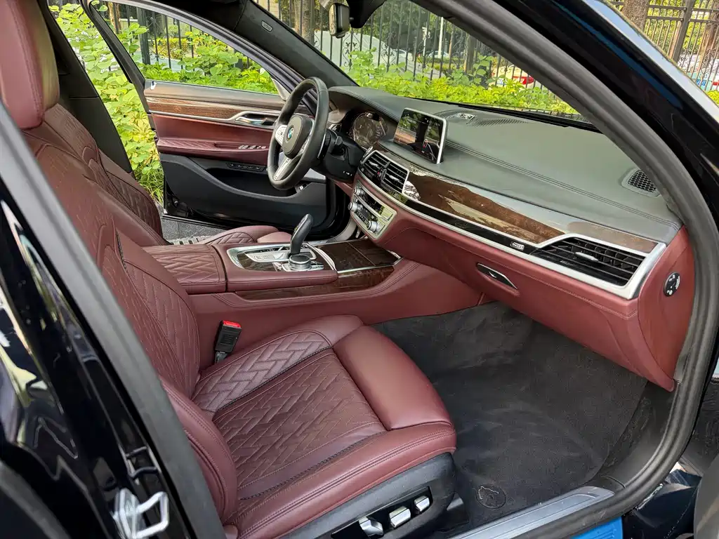 BMW 7 Series 2020 — фото 14